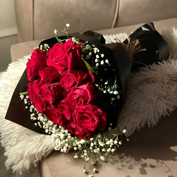 Luxury Gift Box in Pakistan with Fresh Red Roses